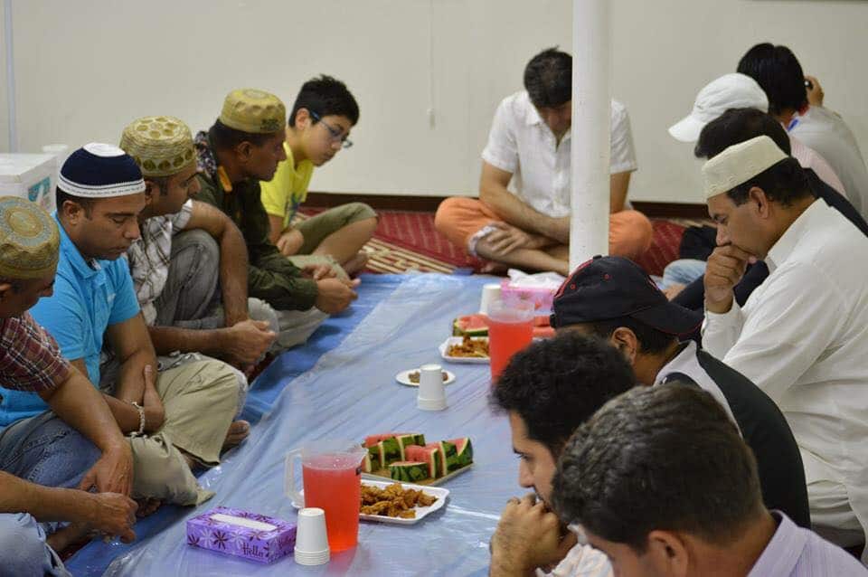 جاپانی مسلمانوں کی اکثریت مساجد میں افطار کرتی ہے
