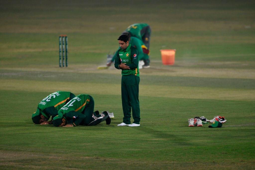 Pakistani players offering prayers during ongoing match