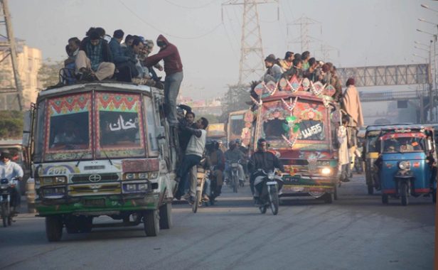 mulk ka sabse barra sheher aur badtareen public transport