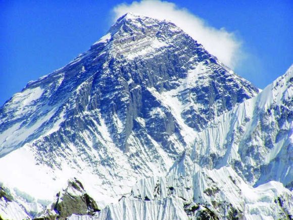 mount everest ki bulandi ka bharti andaza ghalat