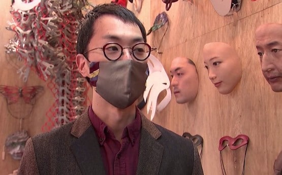 japaniyon ne face mask ka anokha hal nikaal liya