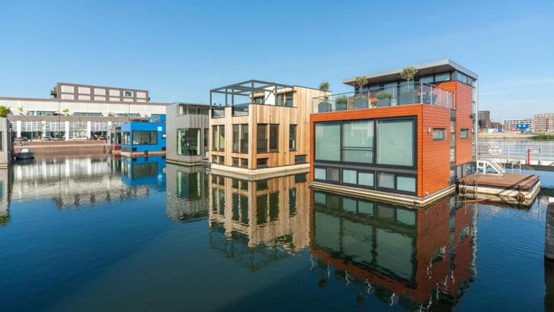 Tertay hue ghar floating homes