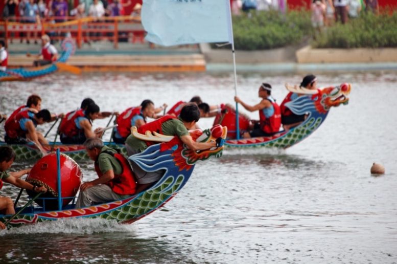 dragon boat festival cheeni shayer ki yaad main manaya jata hai