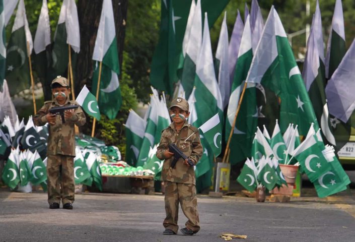 pakistan ka youm e azadi de raha hai sada